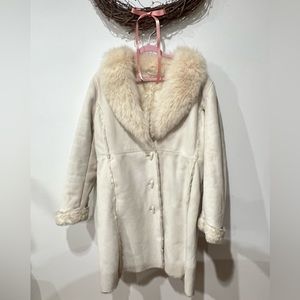 XL | WILSON’S LEATHER IVORY FAUX FUR COAT